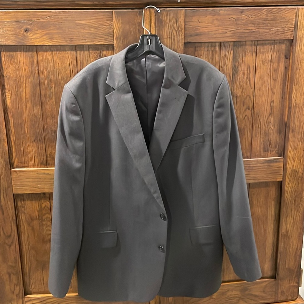 Med-Gray size 48 Stafford travel classic fit suits separates